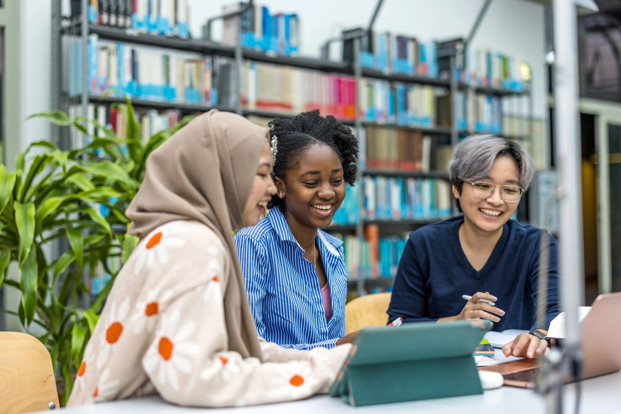 Students collaborating in a library